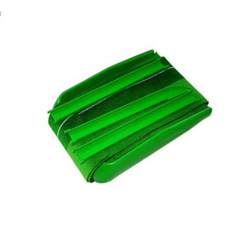 Indoor golf practice device