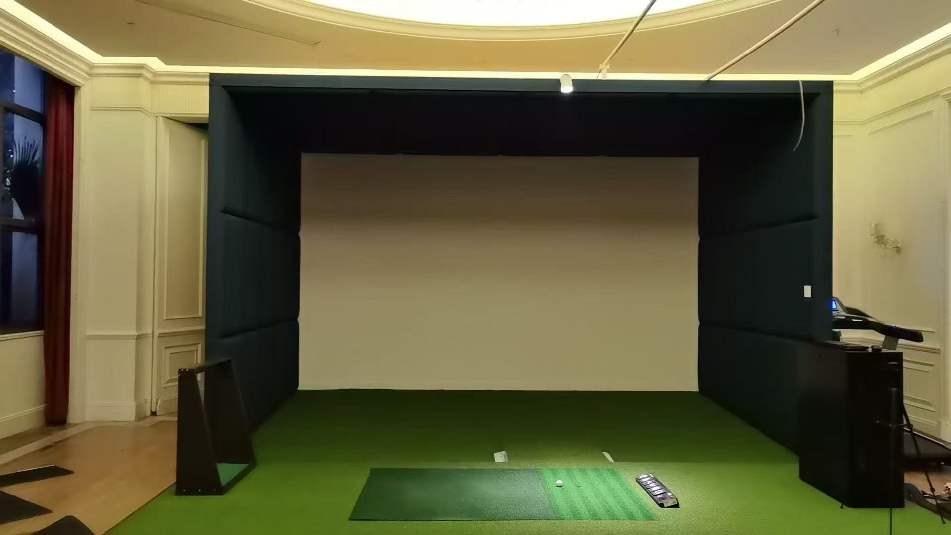 Crea tu simulador de golf profesional en casa: un paraíso personal para los amantes del golf.