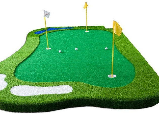Putting Green con bandera insertable: La solución perfecta para practicar el putt en interiores.