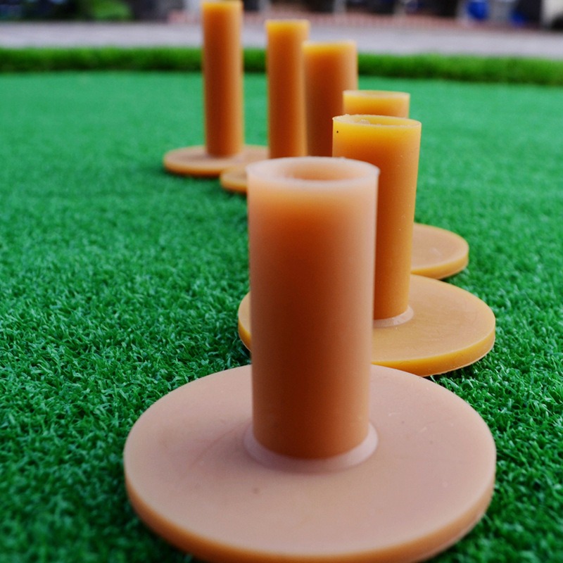 Plástico vs. Caucho vs. Madera: ¿Qué tipo de tee mejora realmente el rendimiento?