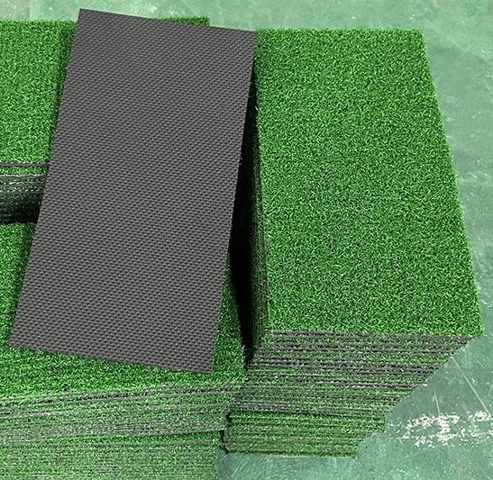 Alfombrillas de golf portátiles: herramientas para practicar en interiores, swings precisos en cualquier momento y lugar.